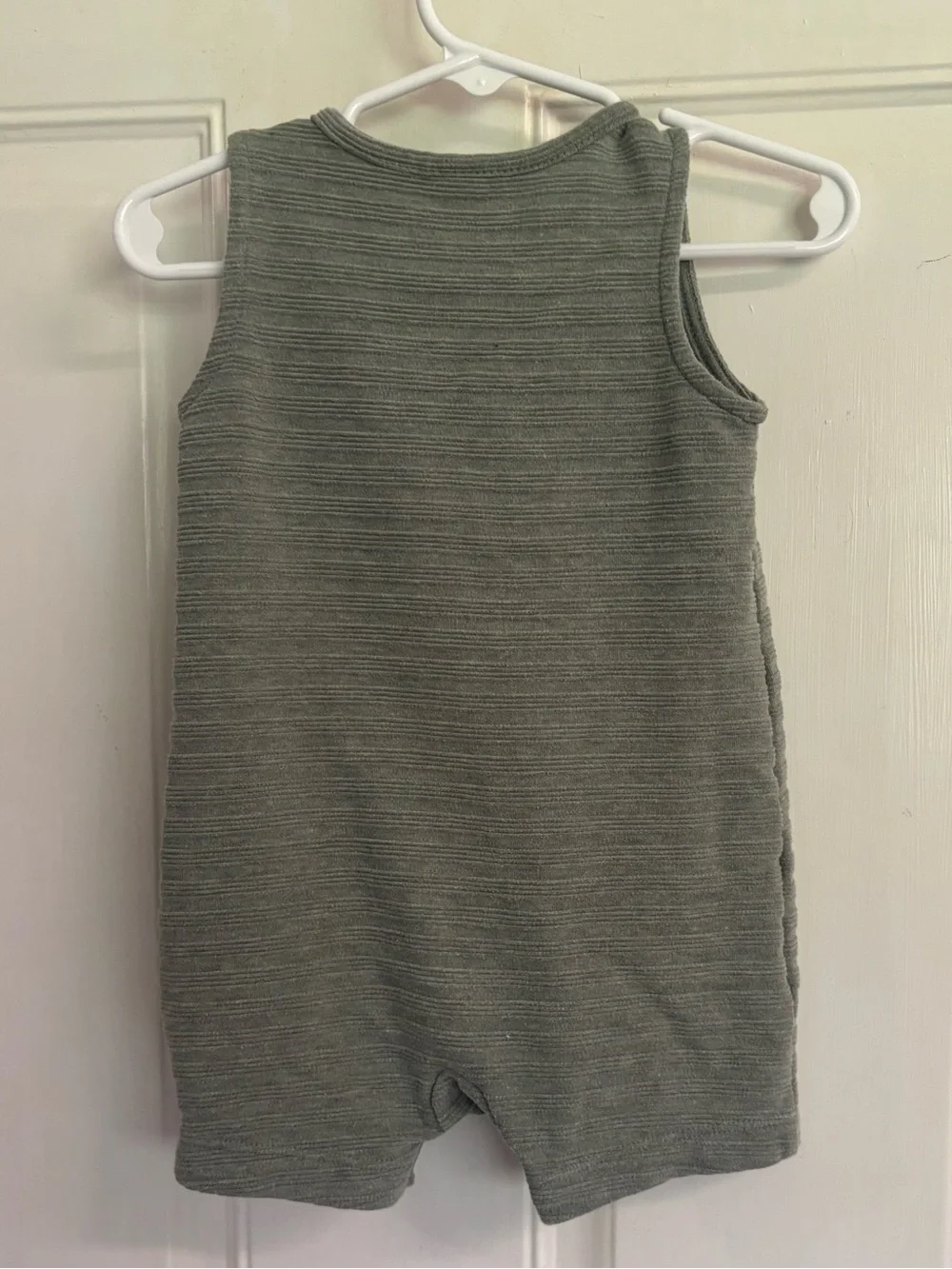12M Carter's Solid Olive Green knit seersucker Sleeveless short Romper.  In EUC!
